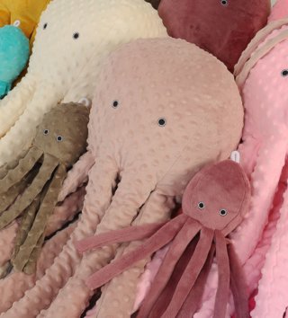 Plyšové hračky /  Roztomilá plyšová chobotnica s hrkálkou 31cm - Hnedá 