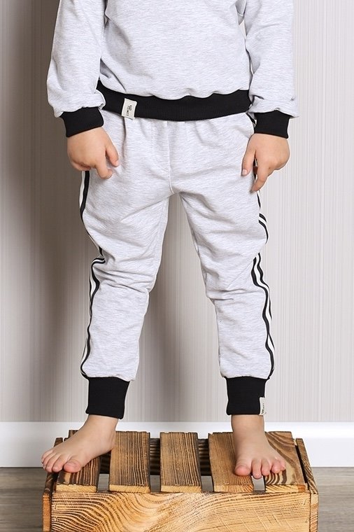 Nohavice, tepláky, pudláče /  Detské tepláky Stripe - svetlo sivé 