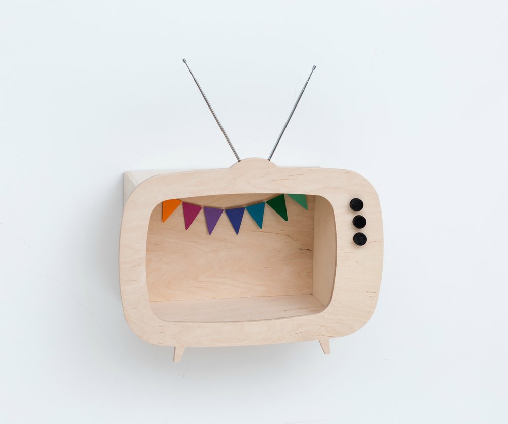 Poličky, vešiaky /  Dizajnová detská polička televízor Teevee - drevená 