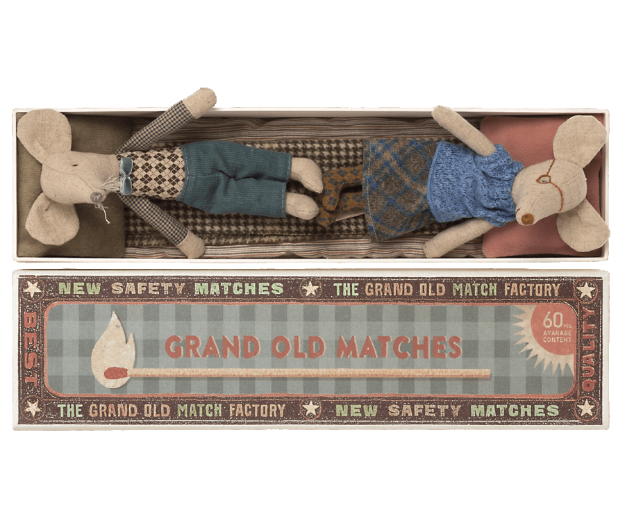 Maileg hračky /  Myšky starí rodičia babka a dedko Maileg v zápalkovej krabičke 