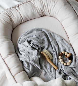 Oválne hniezda pre bábätko /  Detské hniezdo Pure Nature Exclusive - Light grey 