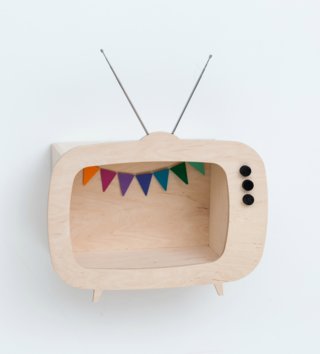 Poličky, vešiaky /  Dizajnová detská polička televízor Teevee - drevená 