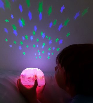Lampy, osvetlenie /  Lampička s projektorom nočnej oblohy Unicorn 