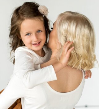 Doplnky /  Sponka do vlasov pom pom - korálovo ružová 