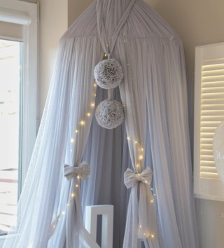 Baldachýny + doplnky /  Tylový baldachýn Fabulous Pom - sivý 