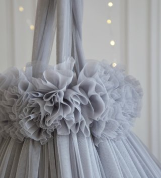 Baldachýny + doplnky /  Tylový baldachýn Fabulous Pom - sivý 