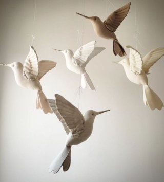 Závesné dekorácie /  Závesná dekorácia kolibrík - béžový 